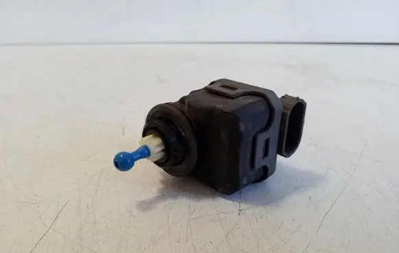 Headlight level adjustment motor