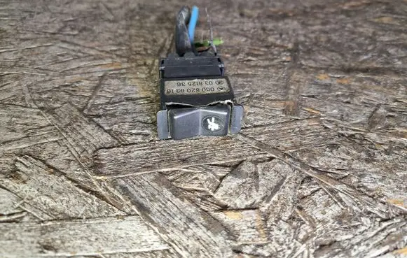 Mercedes-Benz E W123 Sunroof switch 0008206310 03812536