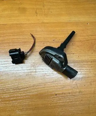 BMW 5 E60 E61 Oil level sensor 7508003 6PR00786802
