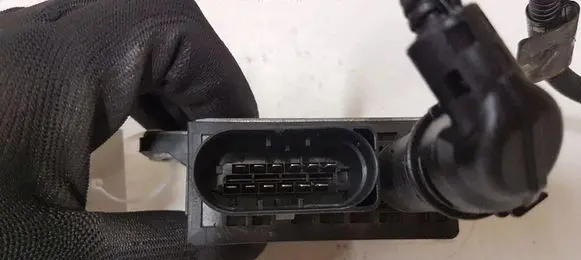 BMW 5 E60 E61 Glow plug pre-heat relay 779800007