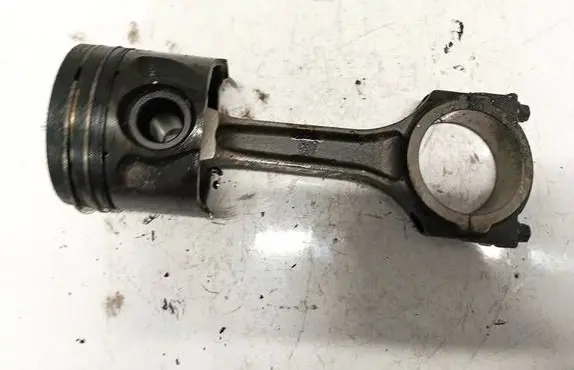 Ford Mondeo Mk III Piston with connecting rod 