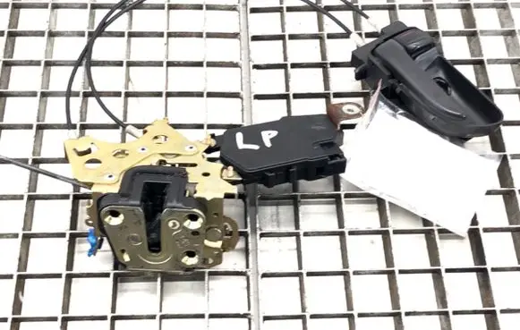 Subaru Forester SG Front door lock 