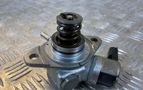 Dacia Lodgy Fuel injection high pressure pump 8201146431 144108762R 4937355100