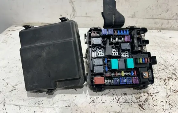 Honda FR-V Fuse box set 