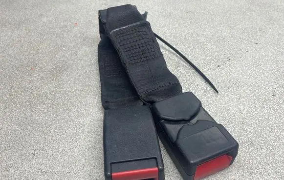 Opel Combo C Middle seatbelt buckle (rear) 