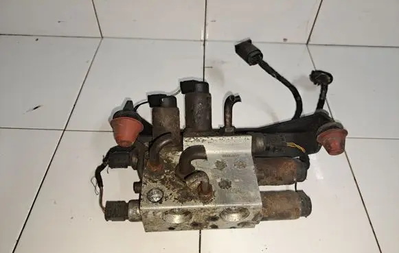 BMW 5 E60 E61 Active stabilizer control unit 6760840