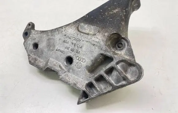Audi A3 S3 A3 Sportback 8P Engine mounting bracket 03L199207