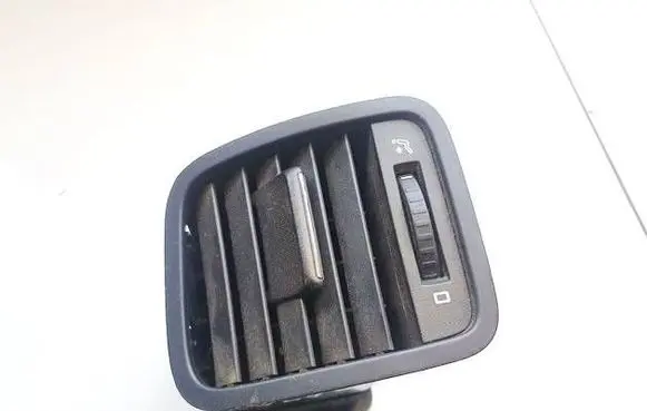 Skoda Yeti (5L) Dash center air vent grill 5l0819702 8108531