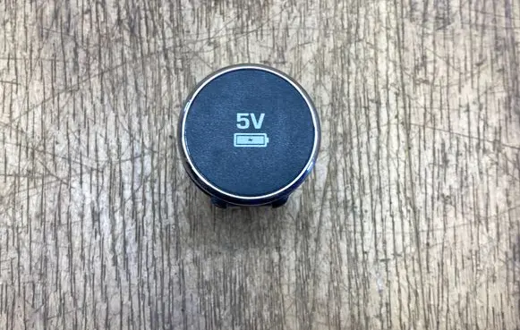 Land Rover Discovery 5 USB socket connector JY3219010DA XBGT3