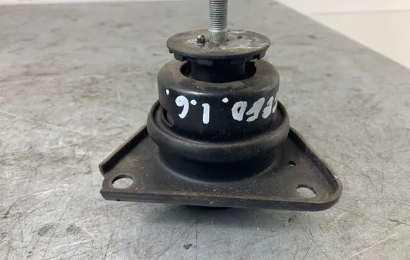 KIA Ceed Engine mount bracket