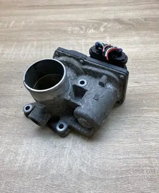 Toyota Auris E180 Throttle body valve 261000N030