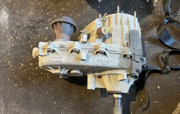 Jeep Cherokee III KJ Gearbox transfer box case P52853123AD