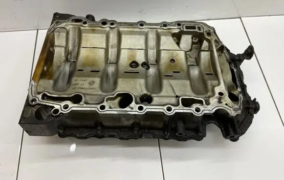 Volkswagen Golf VI Oil sump 06J103600E GD01446