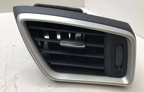 Nissan X-Trail T32 Dashboard side air vent grill/cover trim 687604CE0A