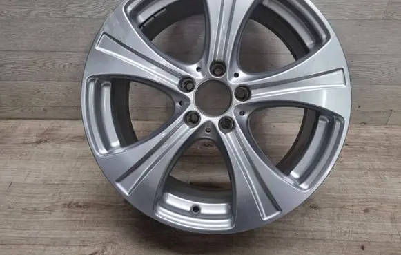 R18 alloy rim