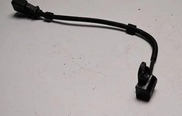 Volkswagen Golf V Crankshaft position sensor 9805940
