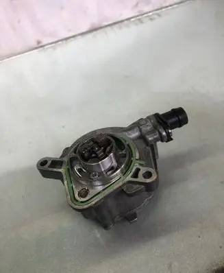 Mercedes-Benz GLA H247 Vacuum pump A2820909800
