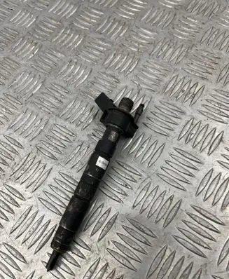 BMW 5 E60 E61 Fuel injector 700608055