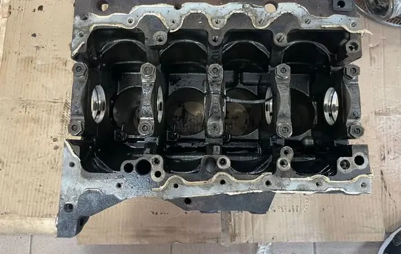 Volkswagen PASSAT B6 Engine block 03L103021AH 03L021AH CBA738912