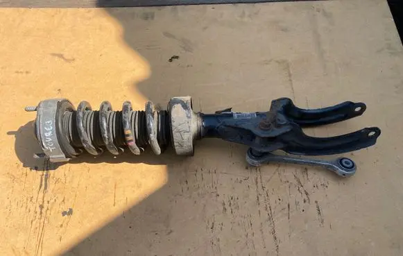 Volkswagen Touareg II Front shock absorber/damper 7P6413031AN