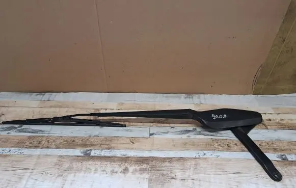 Nissan Almera Tino Front wiper blade arm