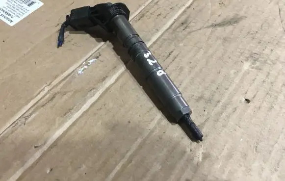 Mercedes-Benz C W204 Fuel injector A642070