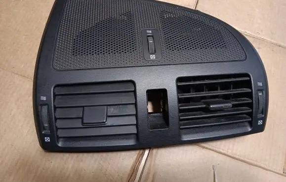 Toyota Avensis T270 Dash center air vent grill 5567005090