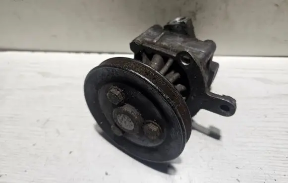BMW 5 E34 Power steering pump 1133386 7681955168