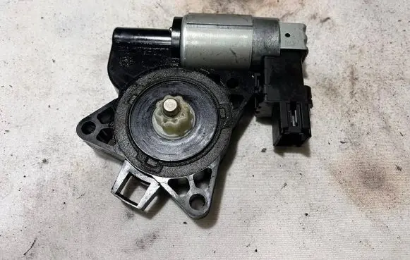Mazda 3 I Front door window regulator motor G22C5958X