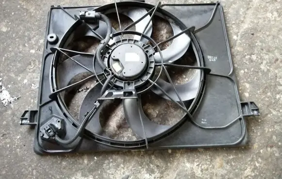 KIA Carens I Electric radiator cooling fan