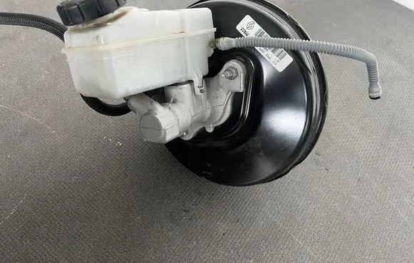 Renault Clio IV Brake booster 472104788R