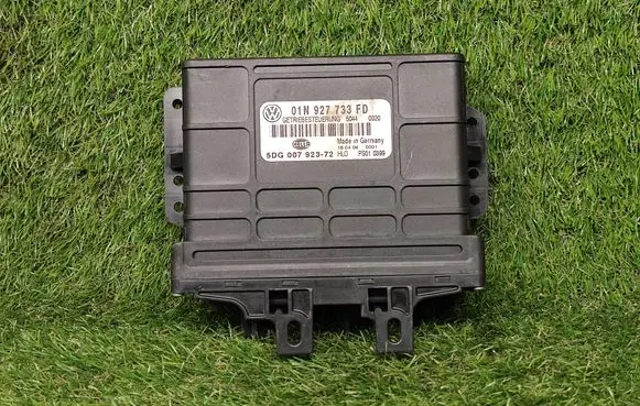 Volkswagen PASSAT B5.5 Gearbox control unit/module 01N927733FD 5DG00792372