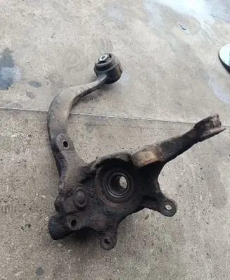 Front wheel hub spindle knuckle
