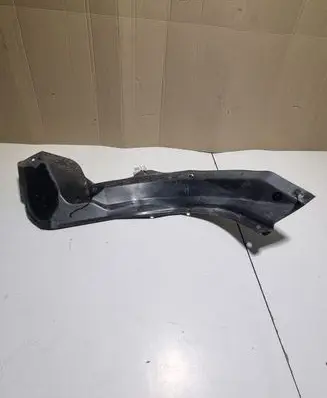 Rear arch fender liner splash guards