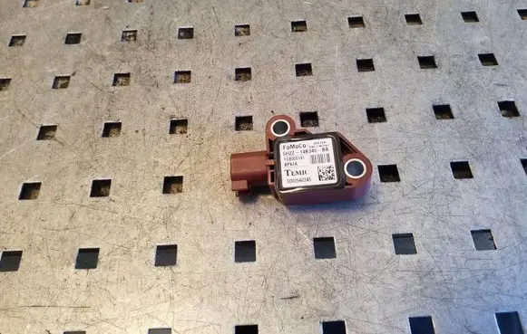 Land Rover Discovery 3 - LR3 Airbag deployment crash/impact sensor YDB000141