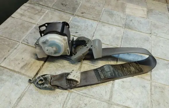 Mitsubishi Grandis Third row seat belt TKAB2N698