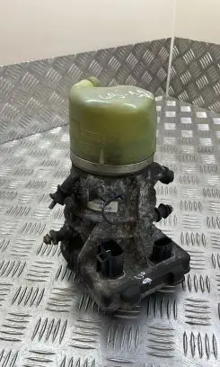 Volvo XC60 Power steering pump 31329145