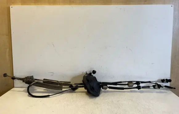 Opel Vivaro Gear shift cable linkage 1000464841
