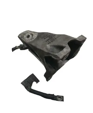 BMW 5 E60 E61 Engine mounting bracket 6770634 37S05 S18C03