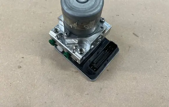 Mercedes-Benz E W213 ABS Pump A2134311401 A006E397 A006E939