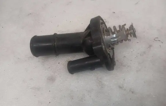 Mazda 5 Thermostat/thermostat housing 6831821 LF70