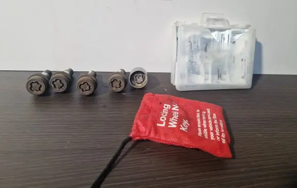 Renault Trafic III (X82) Nuts/bolts 