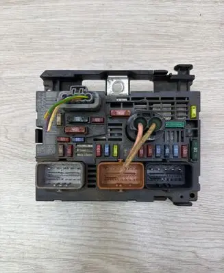 Citroen C5 Fuse module 9664705980