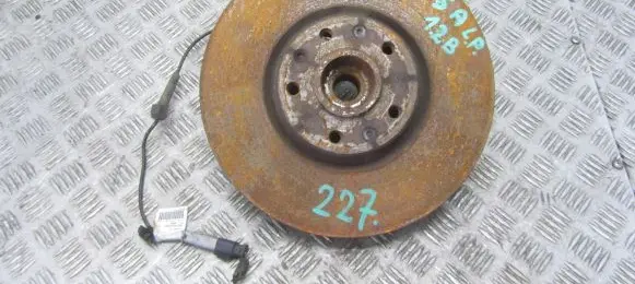 Citroen C5 Aircross Front wheel hub spindle knuckle