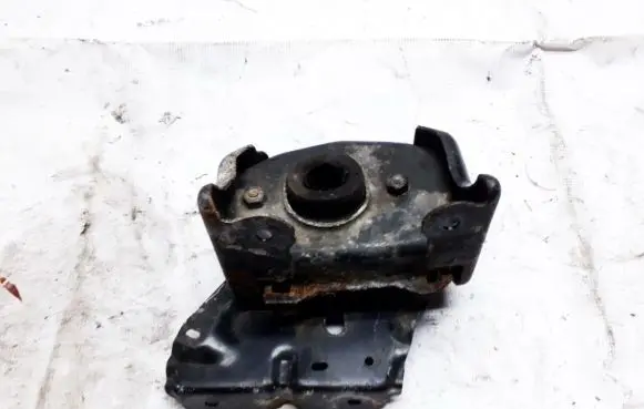 Peugeot 206 Engine mount bracket