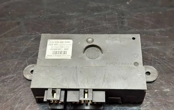Mercedes-Benz Vito Viano W639 Door control unit/module A6399000300 23126101 ZGS001