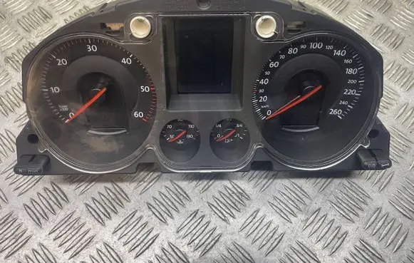 Volkswagen PASSAT B6 Speedometer (instrument cluster) A2C53106067