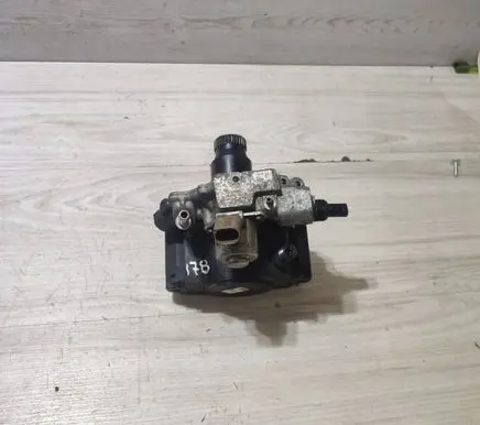 Mercedes-Benz CLA C117 X117 W117 Fuel injection high pressure pump A6510702601