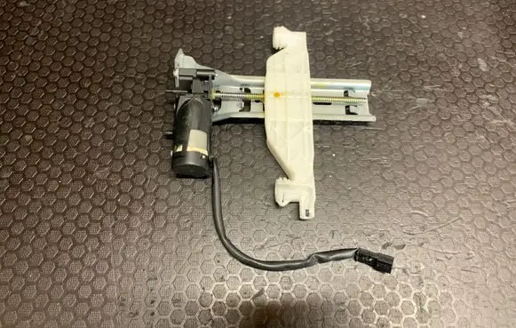 BMW 5 F10 F11 Seat adjustment motor 4498738
