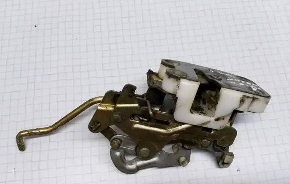 Mitsubishi Galant Rear door lock